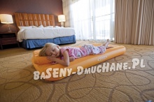 Materac welurowy kolorowy dla dziecka z poduszką 157 x 88 x 18 cm INTEX